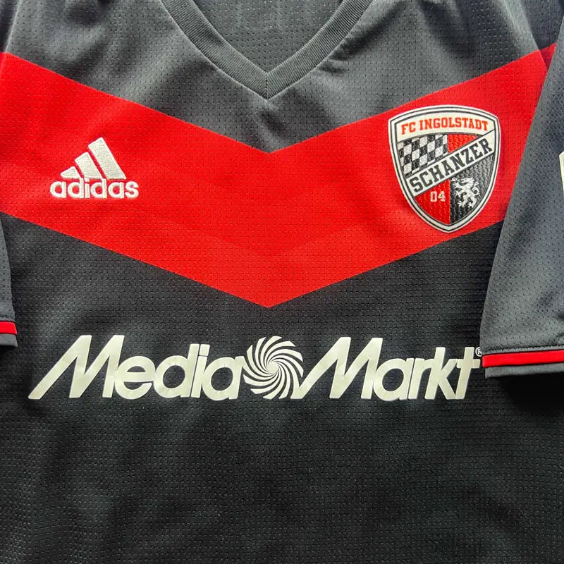 Ingolstadt 2017-18 Adidas vendég Tobias Schröck foci mez L-es