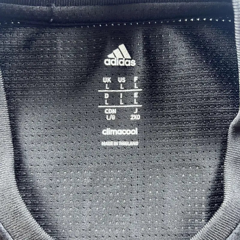 Ingolstadt 2017-18 Adidas vendég Tobias Schröck foci mez L-es