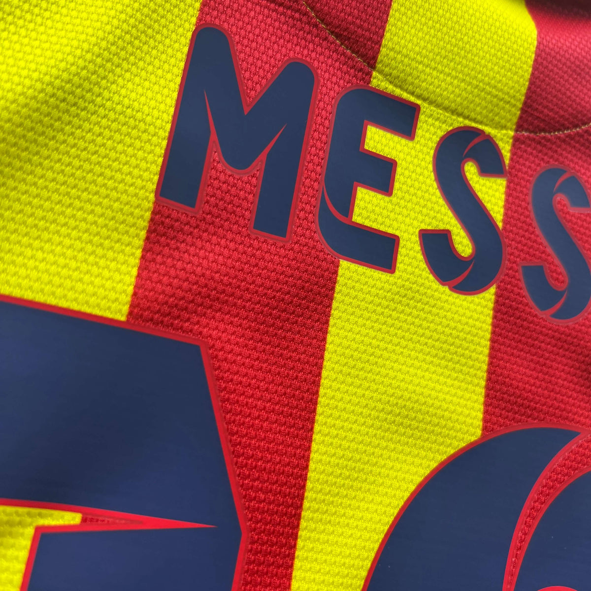 Barcelona 2013-14 Nike away Lionel Messi football shirt size M