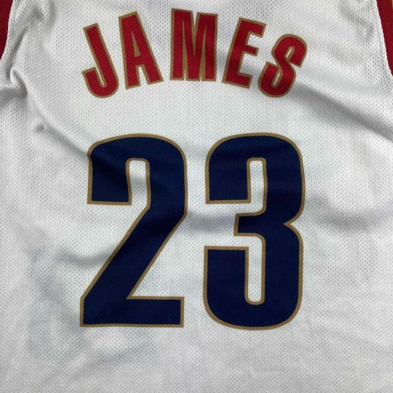 Cleveland Caveliers LeBron James Champion EU NBA jersey size M