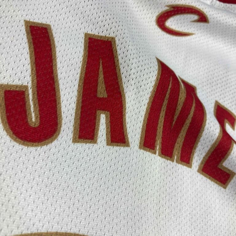 Cleveland Caveliers LeBron James Champion EU NBA jersey size M