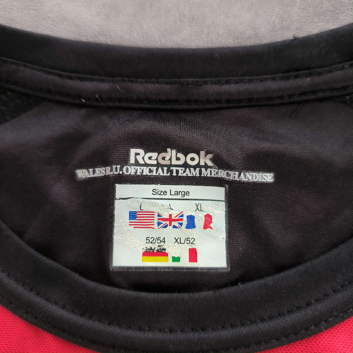 Wales 2005 Reebok training rugby shirt size L