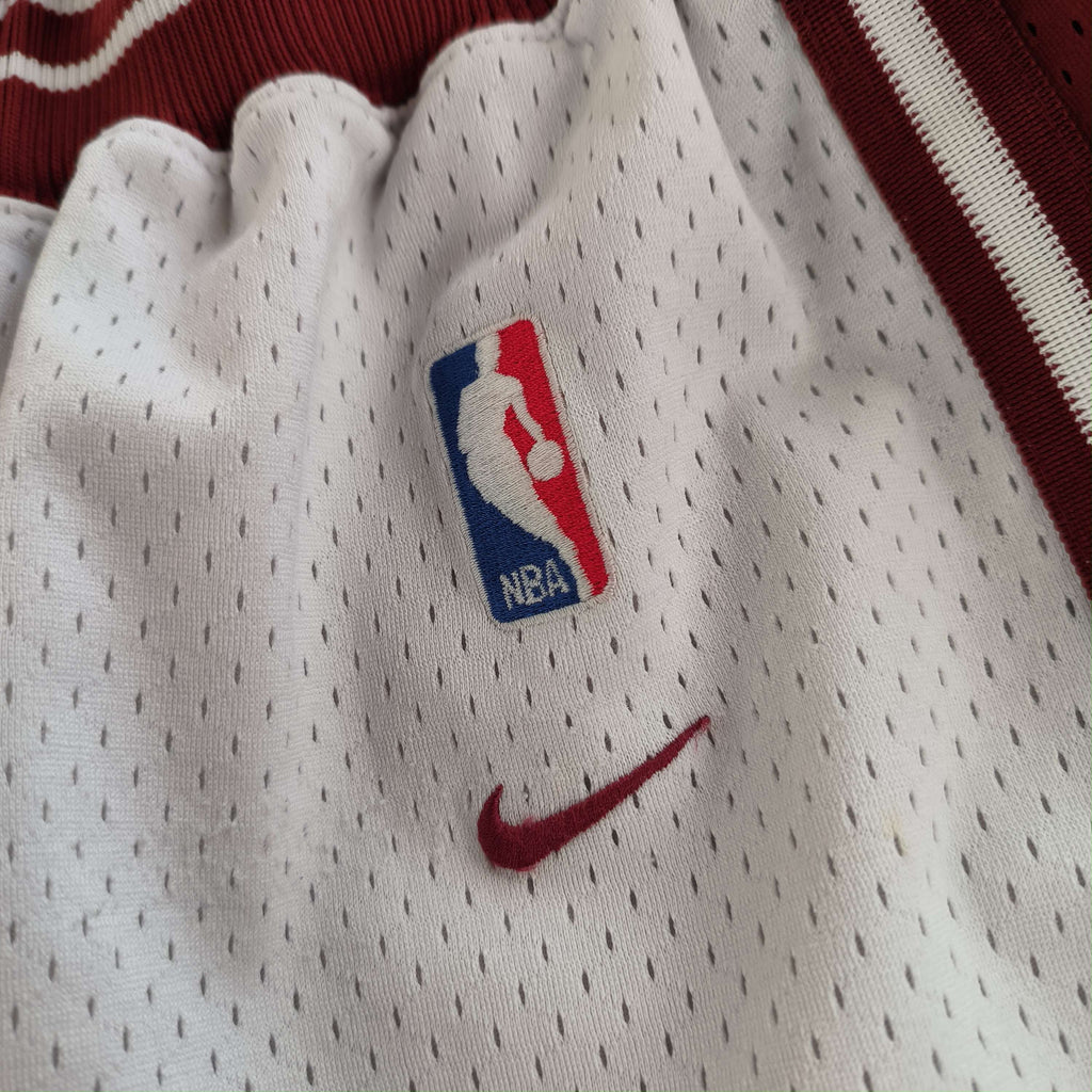 Cleveland Cavaliers Nike Throwback NBA shorts size L