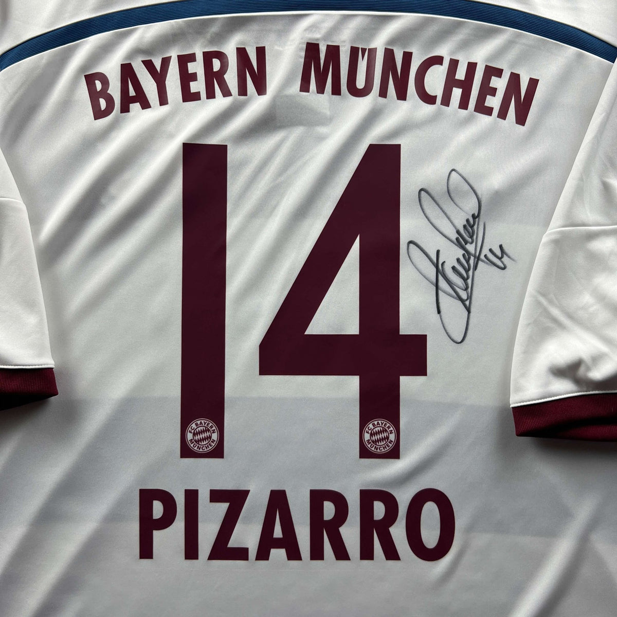Bayern München 2014-15 Adidas away Claudio Pizarro *Signed* football shirt size XXL