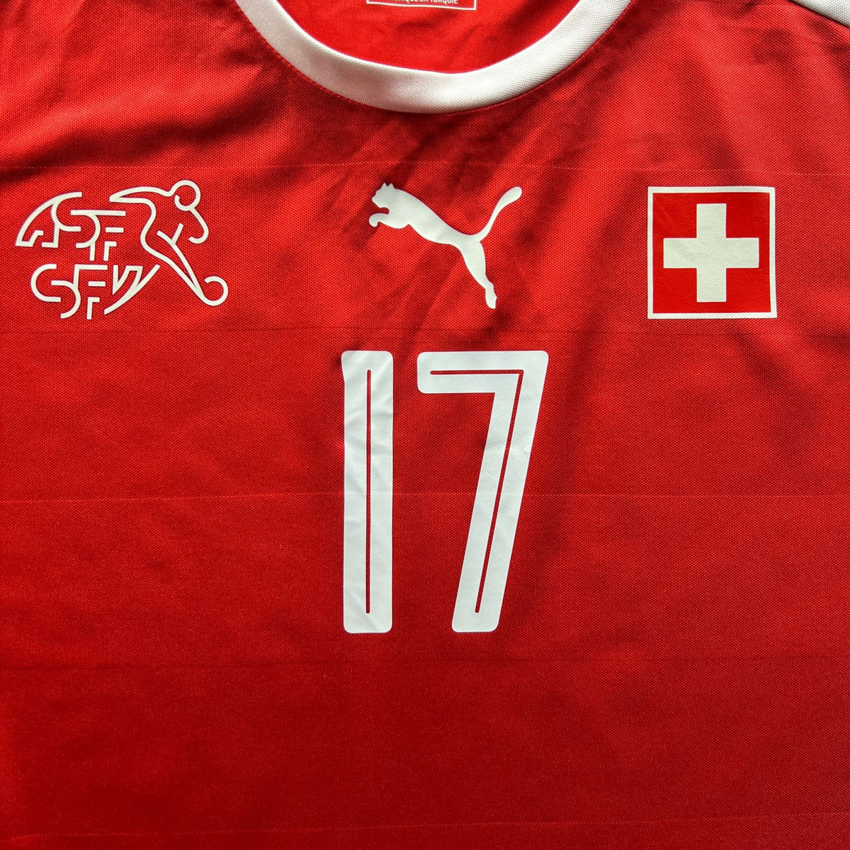 Switzerland 2016-18 Puma home Jan Bamert *Signed* football shirt size L