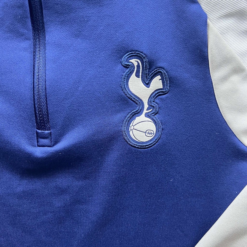 Tottenham 2025-26 Nike training top size Boys L (147-158)