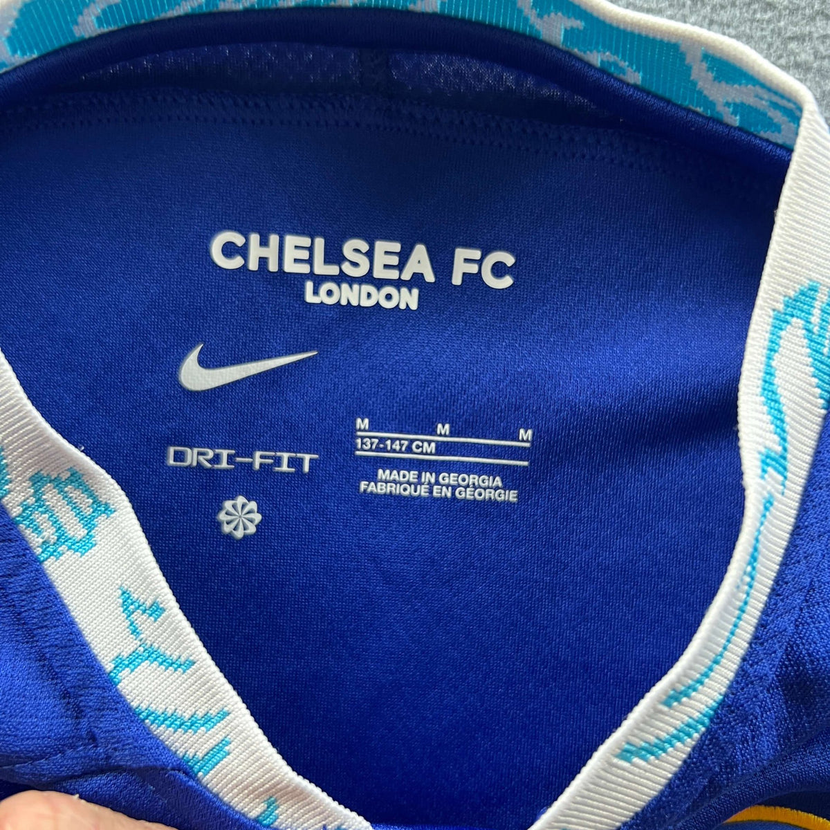 Chelsea 2022-23 Nike home football shirt size Boys M (137-147)