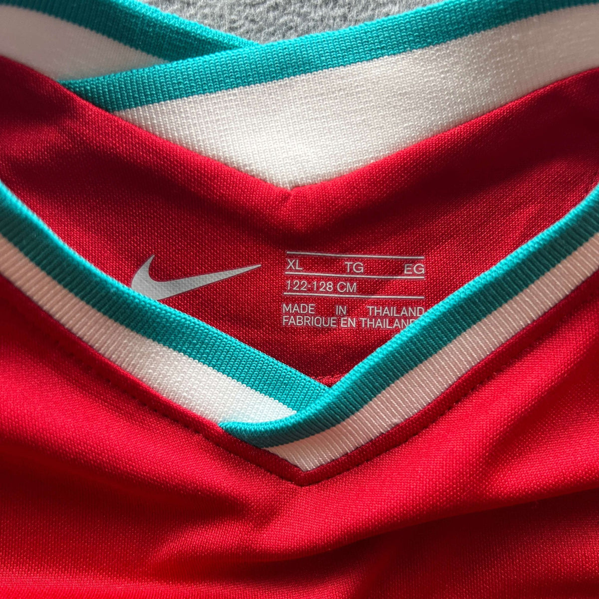 Liverpool 2020-21 Nike home football shirt size Kids XL (122-128)