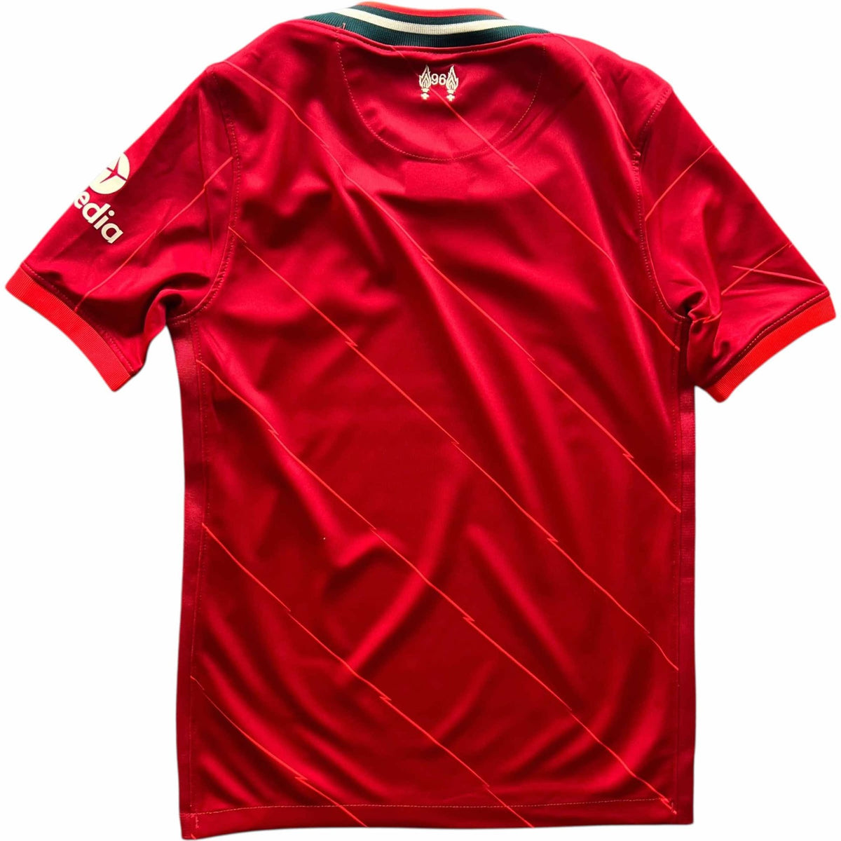 Liverpool 2021-22 Nike home football shirt size Boys S (128-137)