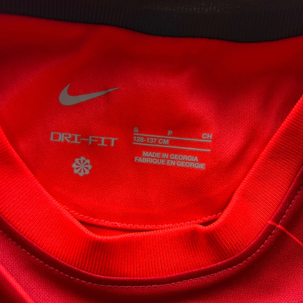 Liverpool 2021-22 Nike home football shirt size Boys S (128-137)