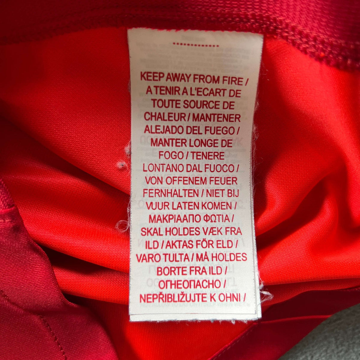 Liverpool 2021-22 Nike home football shirt size Boys S (128-137)
