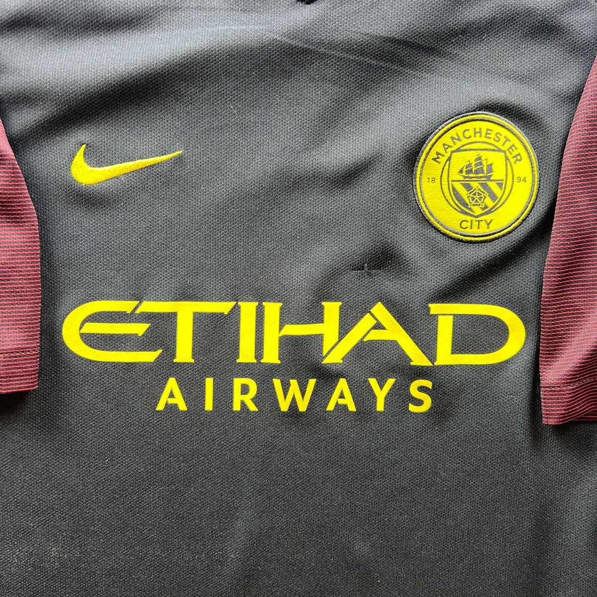 Manchester City 2016-17 Nike away football shirt size Boys L (147-158)