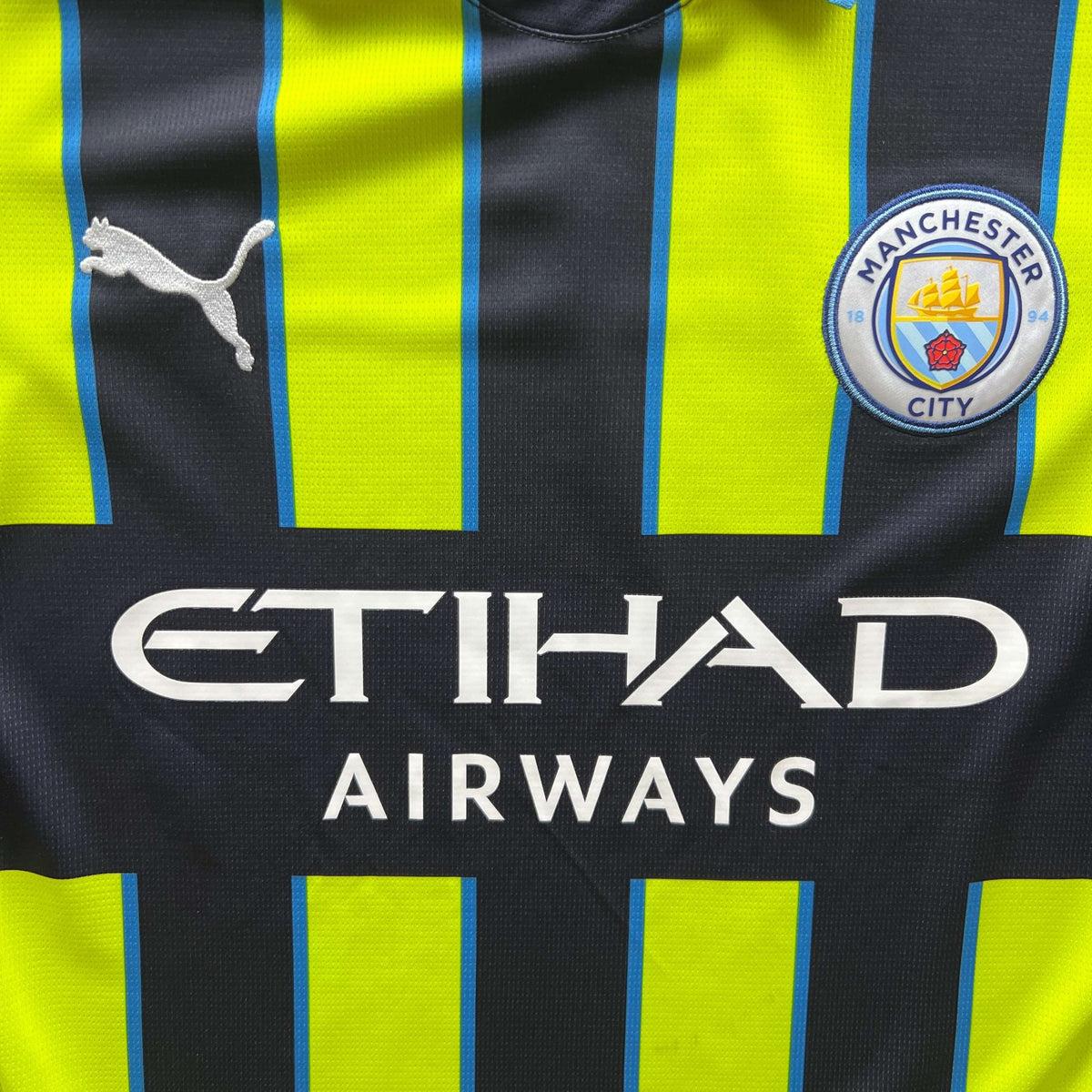 Manchester City 2024-25 Puma away football shirt size Boys L (164)