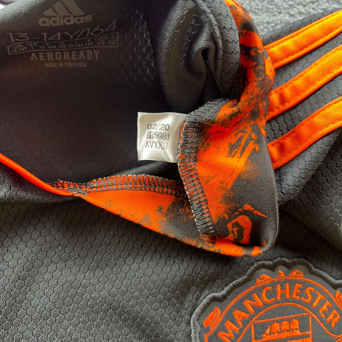 Manchester United 2020-21 Adidas goalkeeper football shirt size Boys L (164)