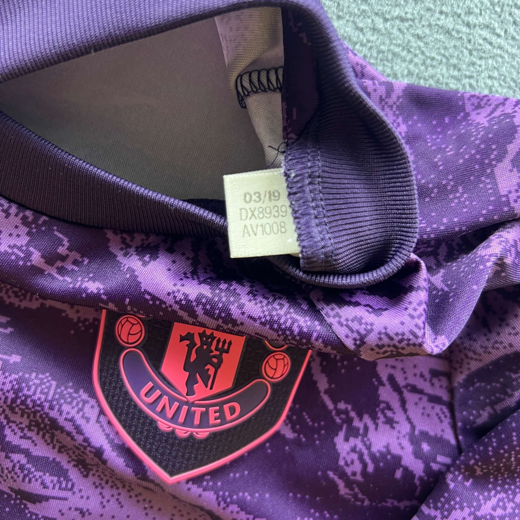 Manchester United 2019-20 Adidas goalkeeper football shirt size Boys M (152)