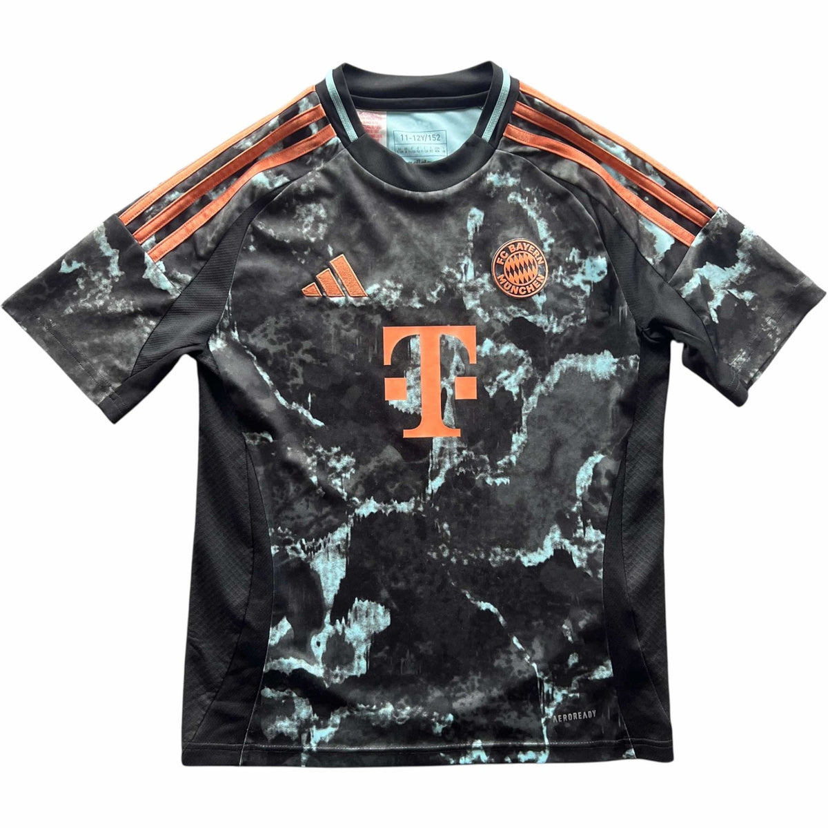 Bayern München 2023-24 Adidas away football shirt size Boys M (152)