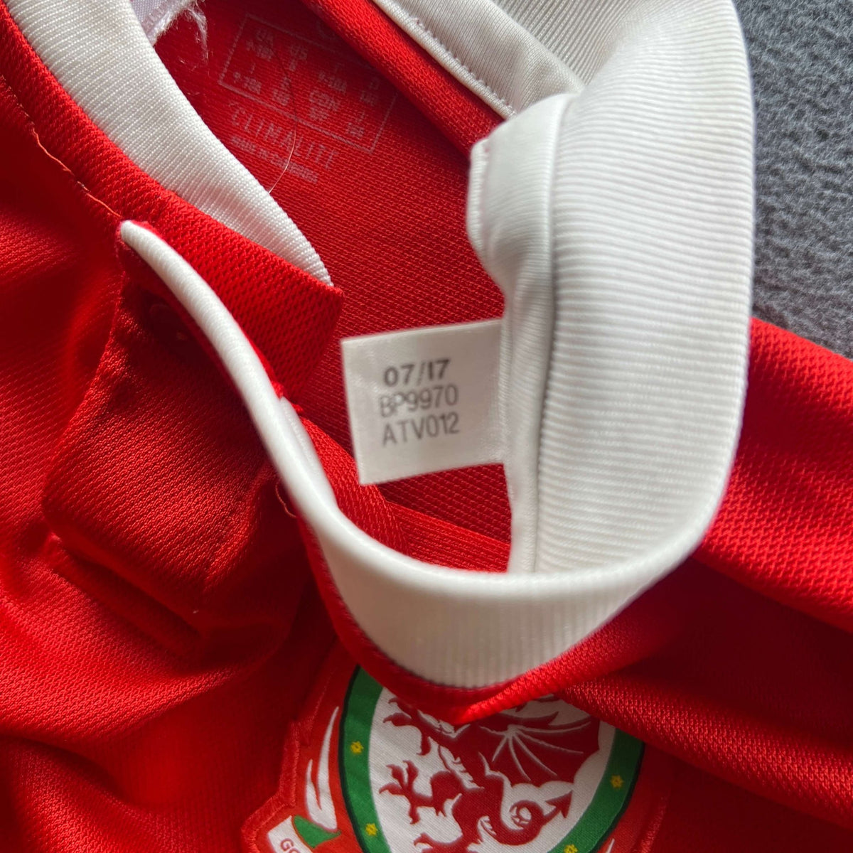 Wales 2018-19 Adidas home football shirt size Boys S (140)