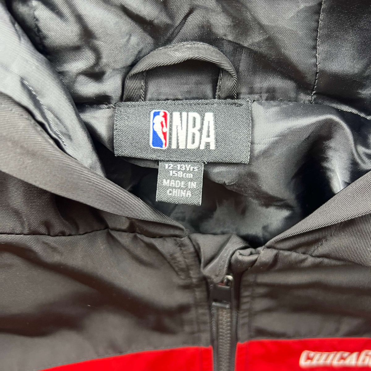 Chicago Bulls NBA hooded jacket size Kids 158