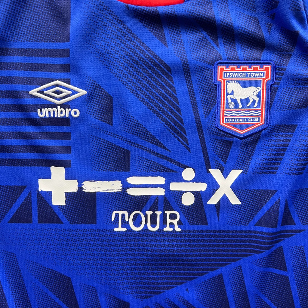 Ipswich Town 2022-23 Umbro home „Tilly” football shirt size Boys L (152)
