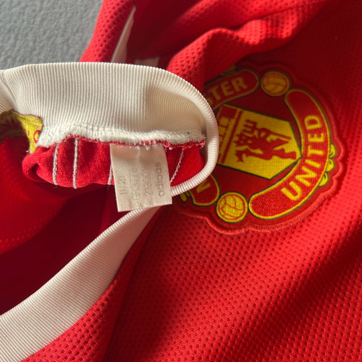 Manchester United 2021-22 Adidas home „Iolo” football shirt size Boys L (164)