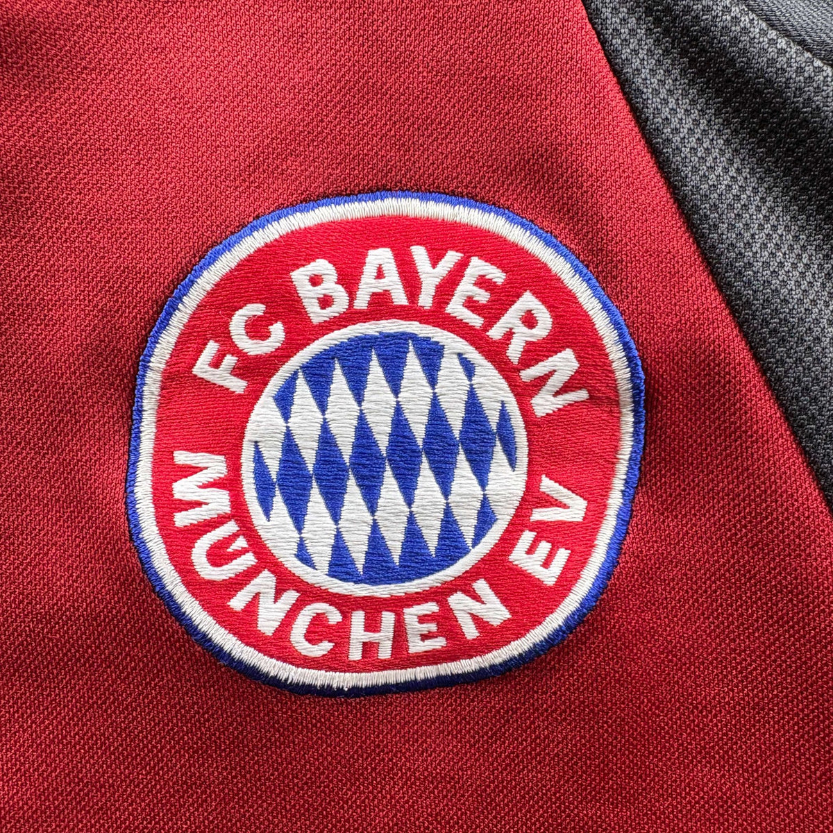 Bayern München 2001-02 Adidas home football shirt size M