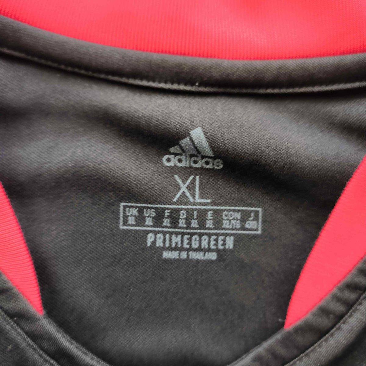 Manchester United 2021-22 Adidas training football shirt size XL