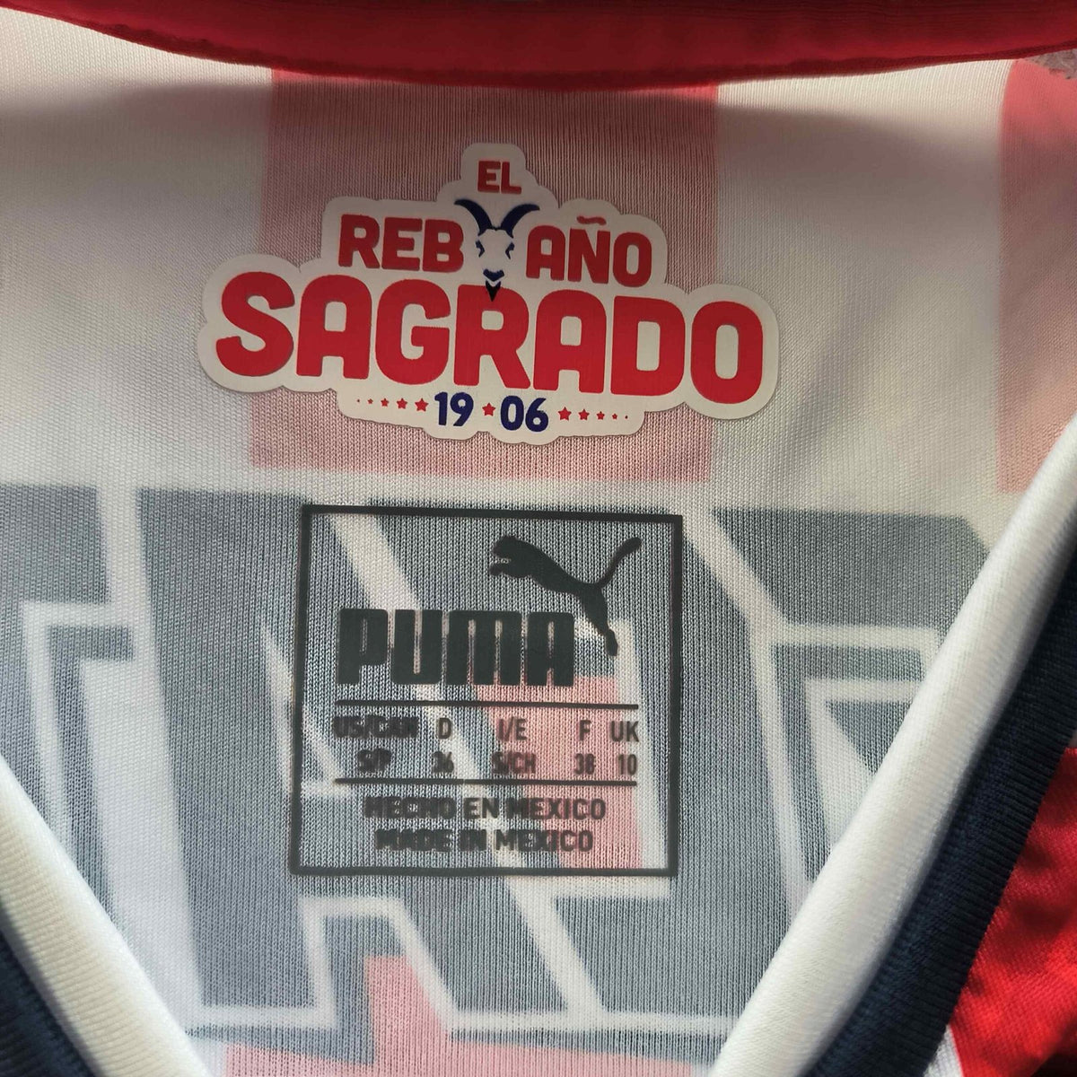 Chivas de Guadalajara 2017-18 Puma home football shirt size S
