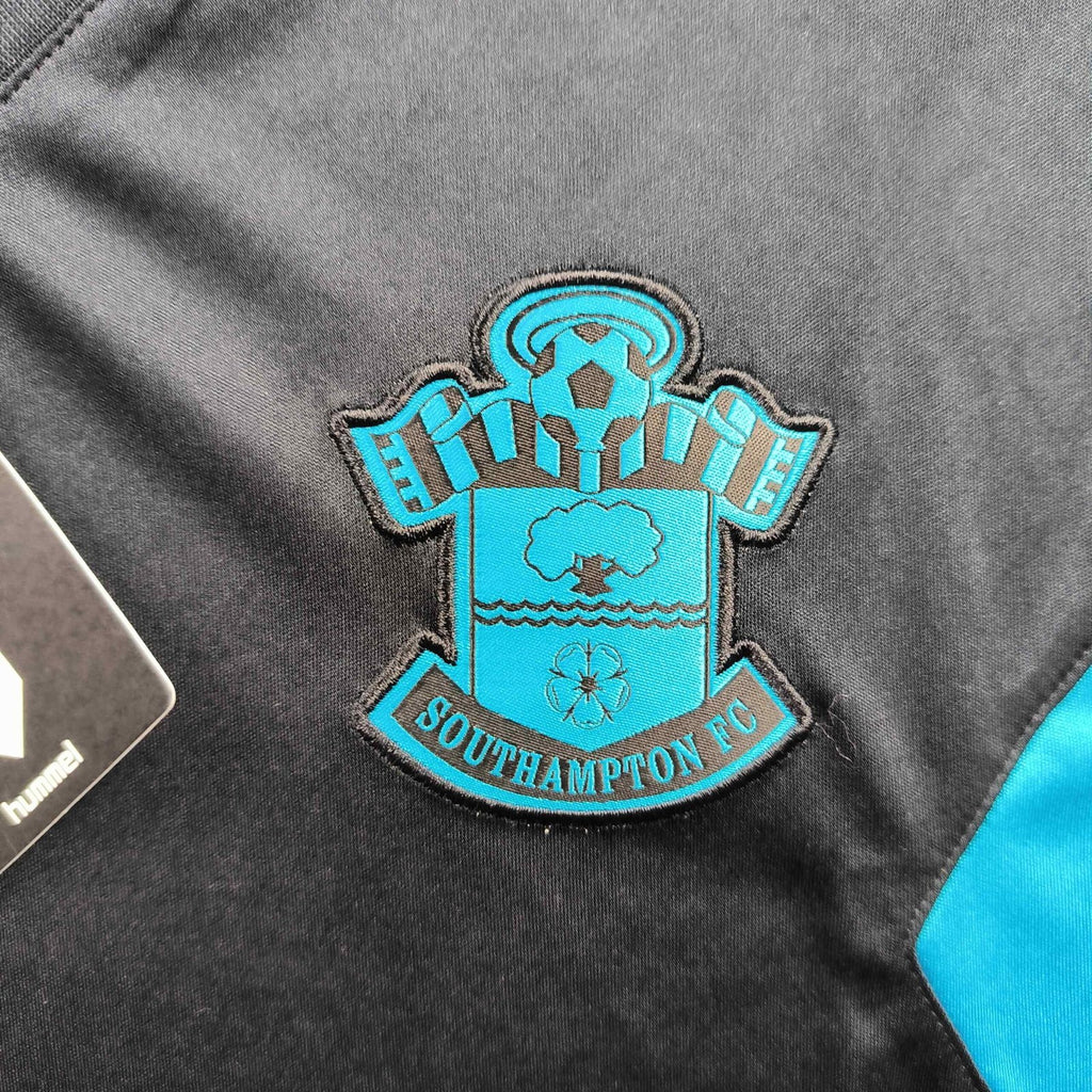 Southampton 2021-22 Hummel training *NEW* football shirt size S