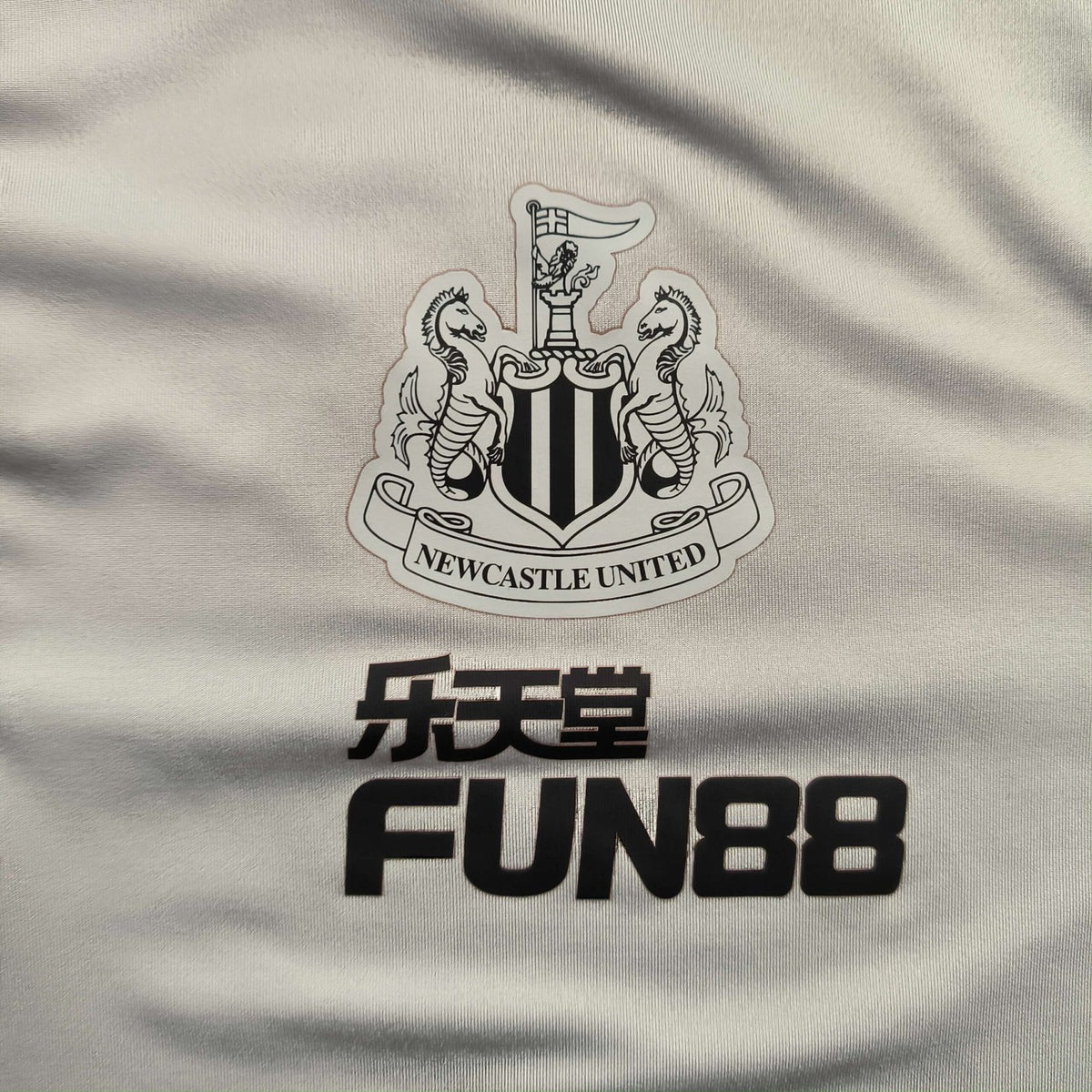 Newcastle united 2022-23 Castore training football shirt size 3XL