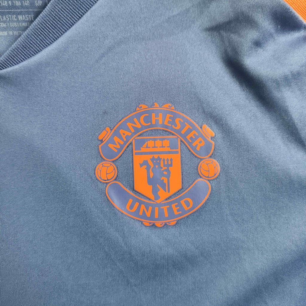 Manchester United 2022-23 Adidas training football shirt size 140