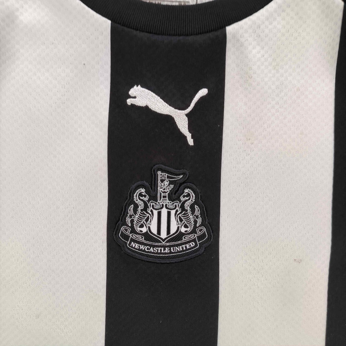 Newcastle United 2019-20 Puma home football shirt size 116