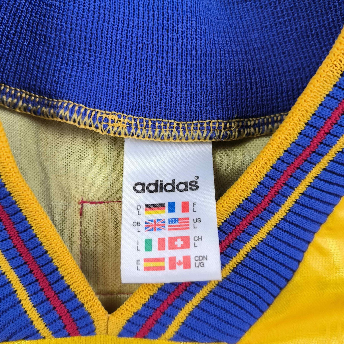 Sweden 1996-98 Adidas home football shirt size L