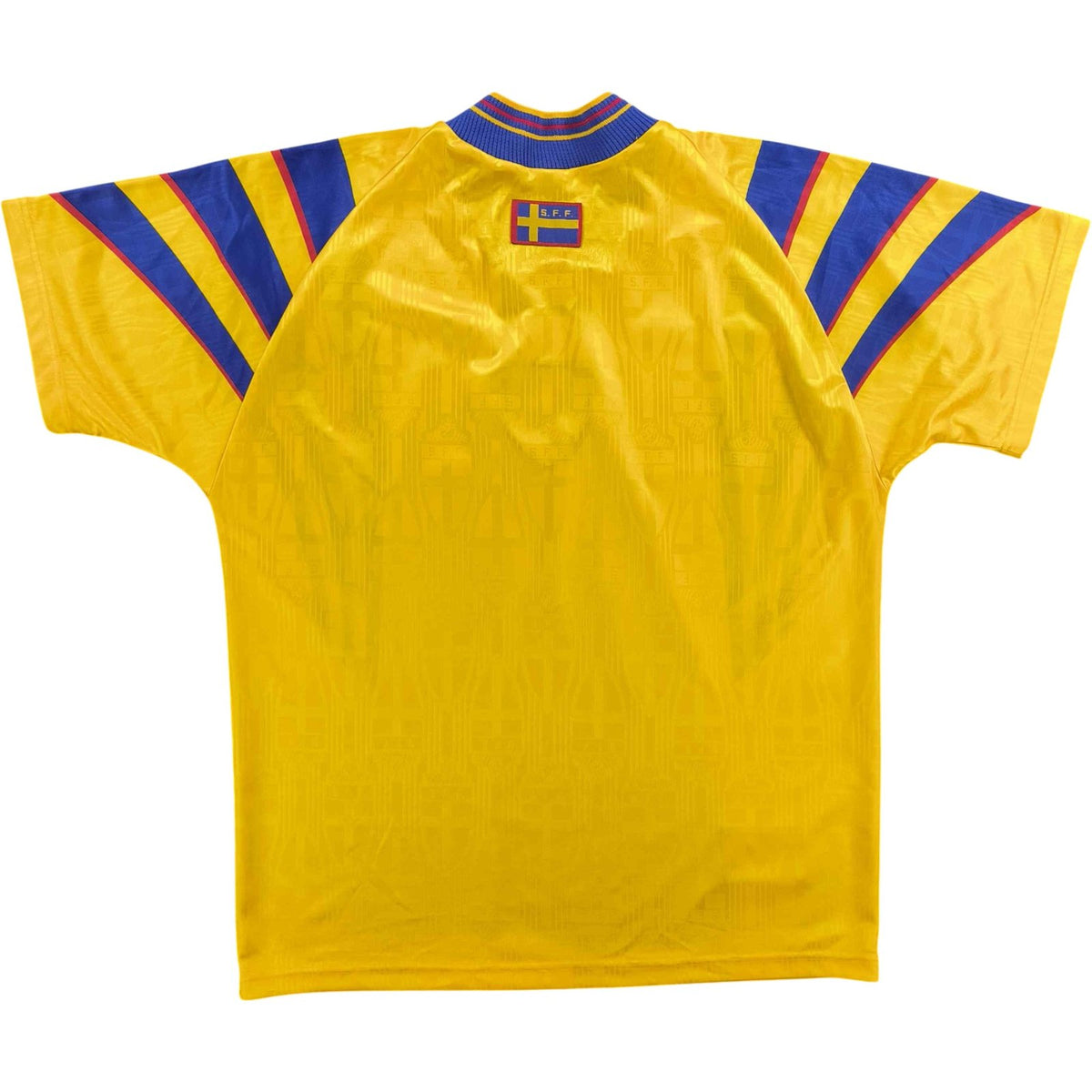 Sweden 1996-98 Adidas home football shirt size L