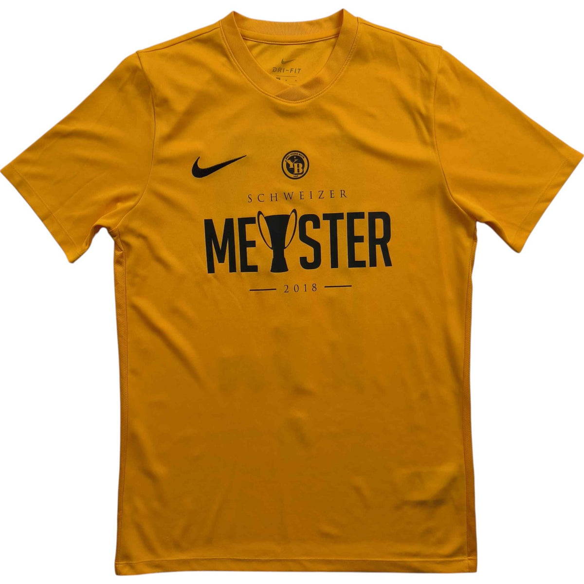 Young Boys 2018 Nike Schweizer Meister football shirt size M