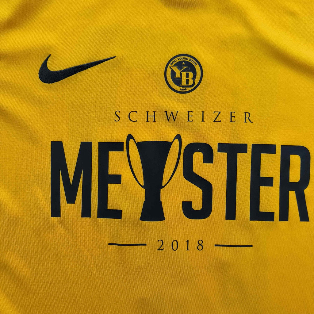 Young Boys 2018 Nike Schweizer Meister football shirt size M