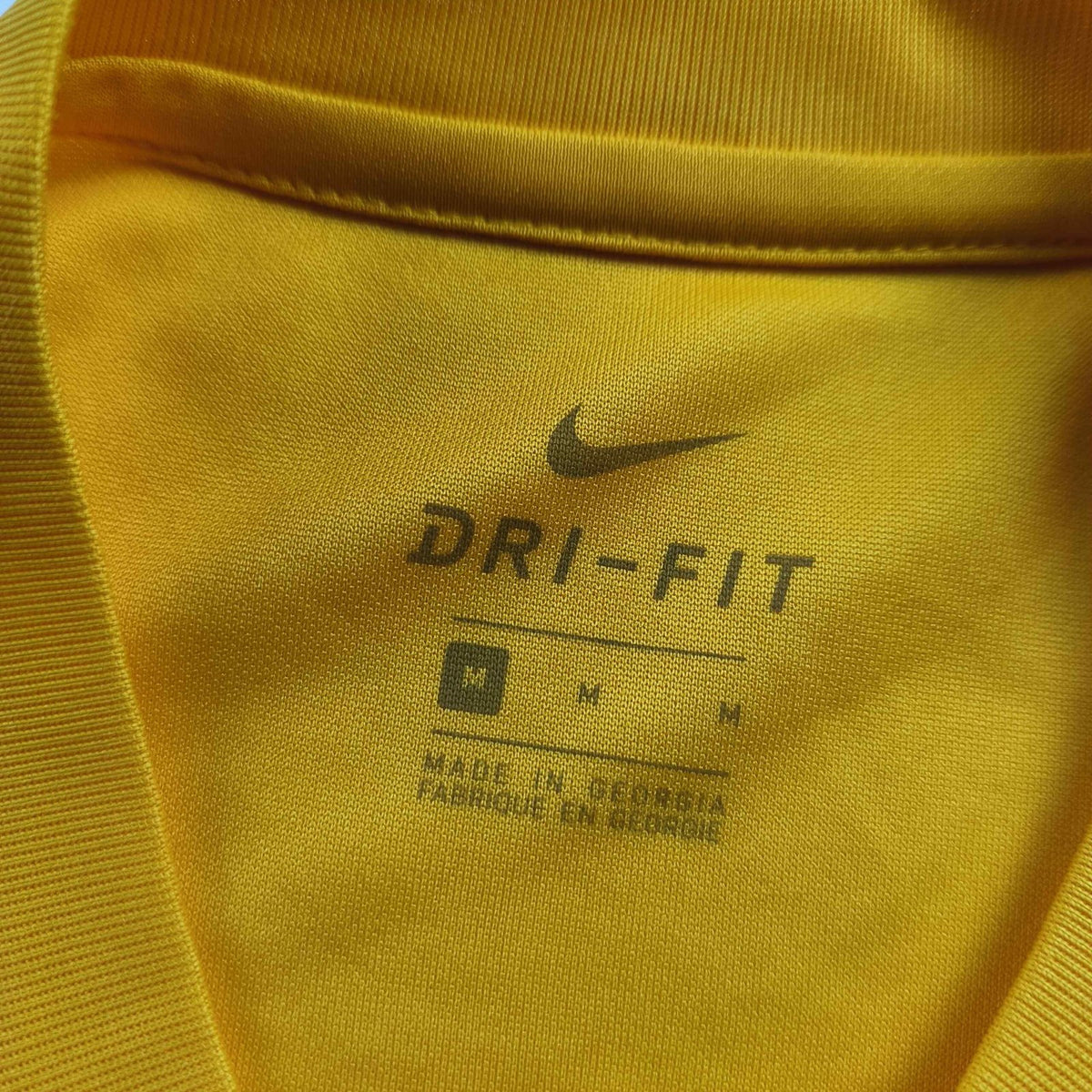 Young Boys 2018 Nike Schweizer Meister football shirt size M