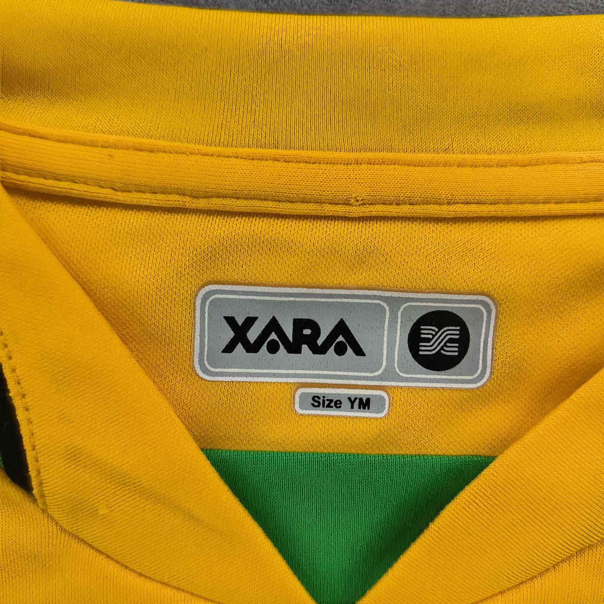 Norwich City 2003-05 Xara home „Olly” football shirt size 152