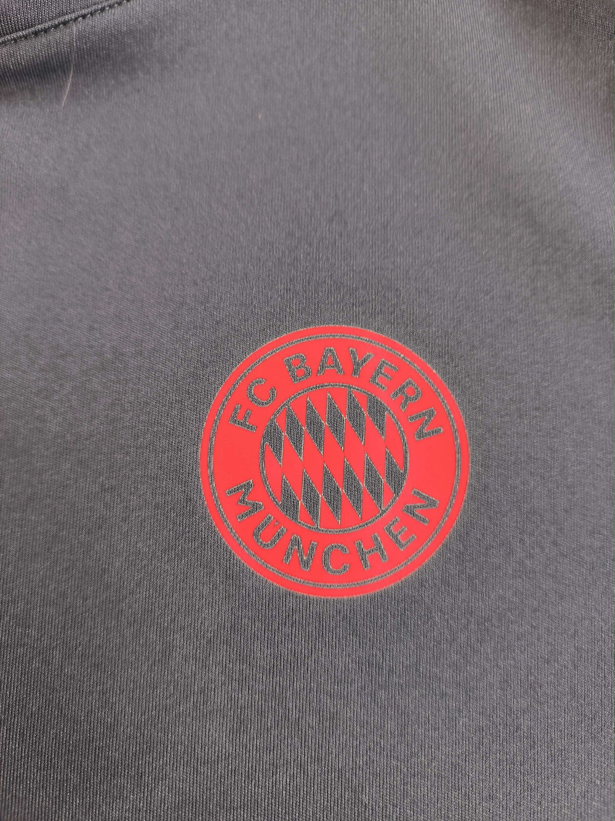 Bayern München 2021-22 Adidas training football shirt size 140