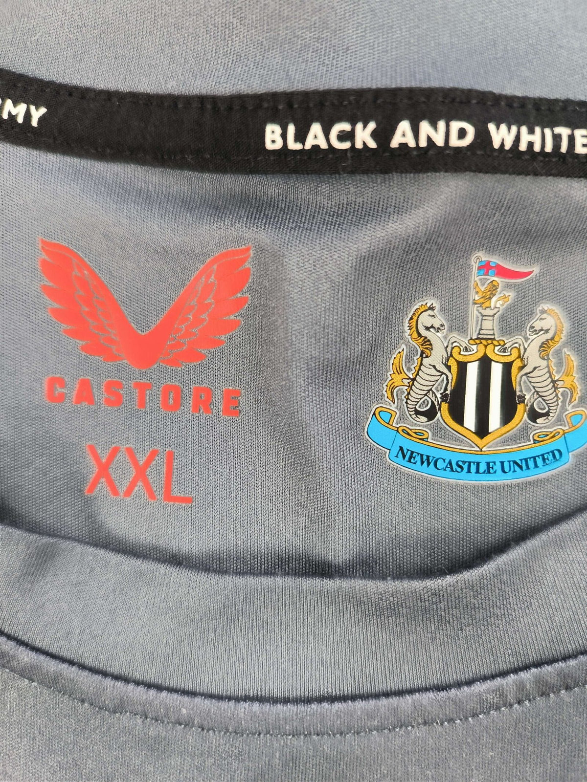 Newcastle United 2022-23 Castore training football shirt size XXL