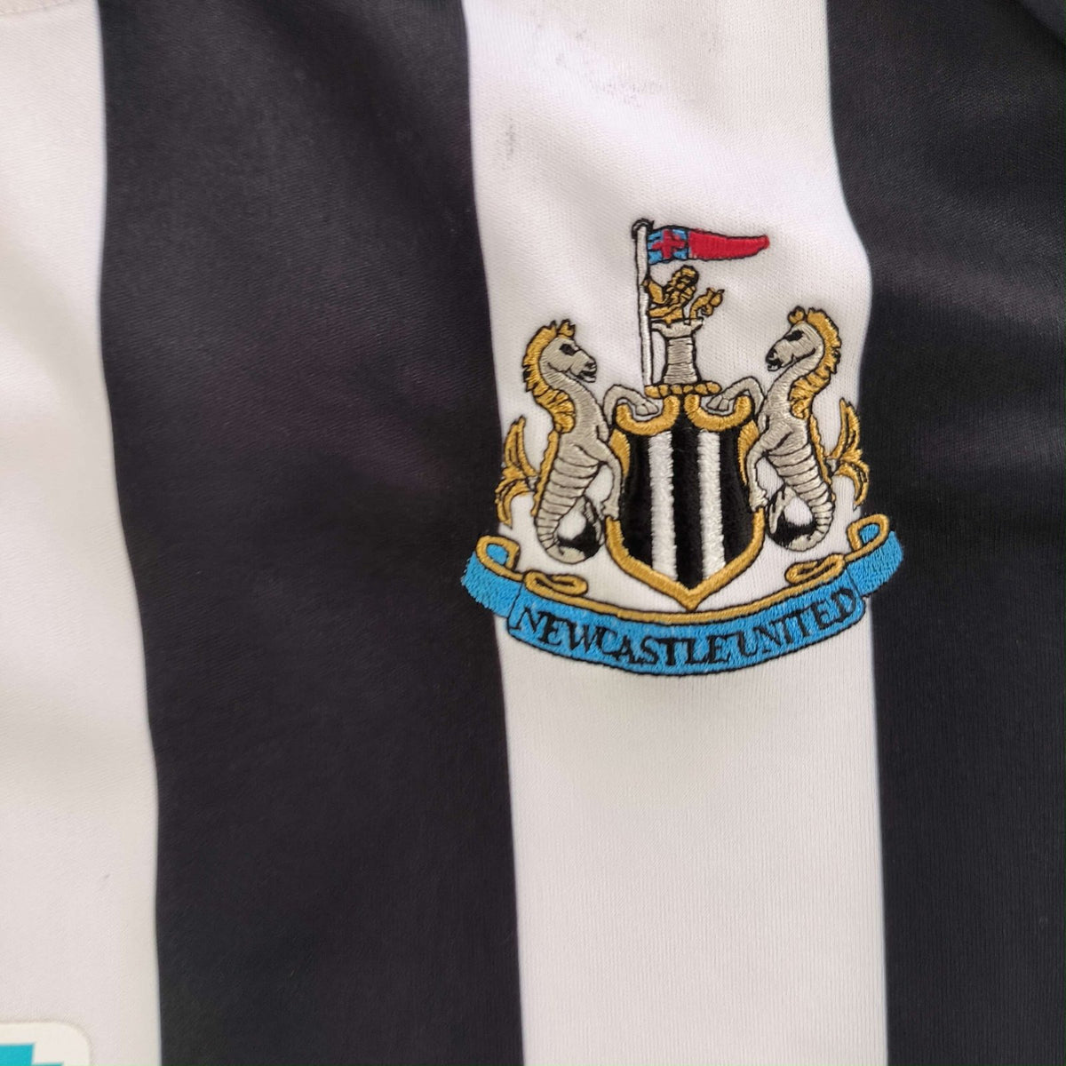 Newcastle United 2022-23 Castore home football shirt size XL