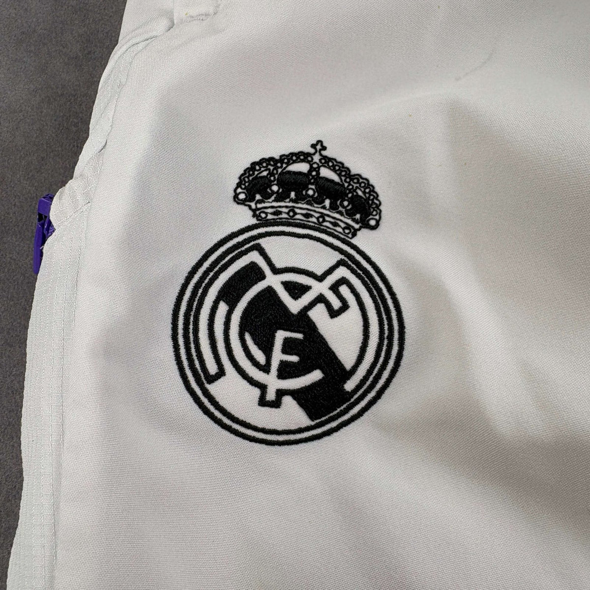 Real Madrid 2022 Adidas melegítő nadrág XXL-es