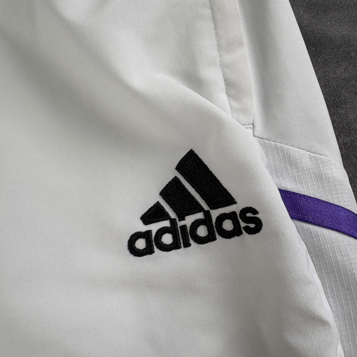 Real Madrid 2022 Adidas melegítő nadrág XXL-es