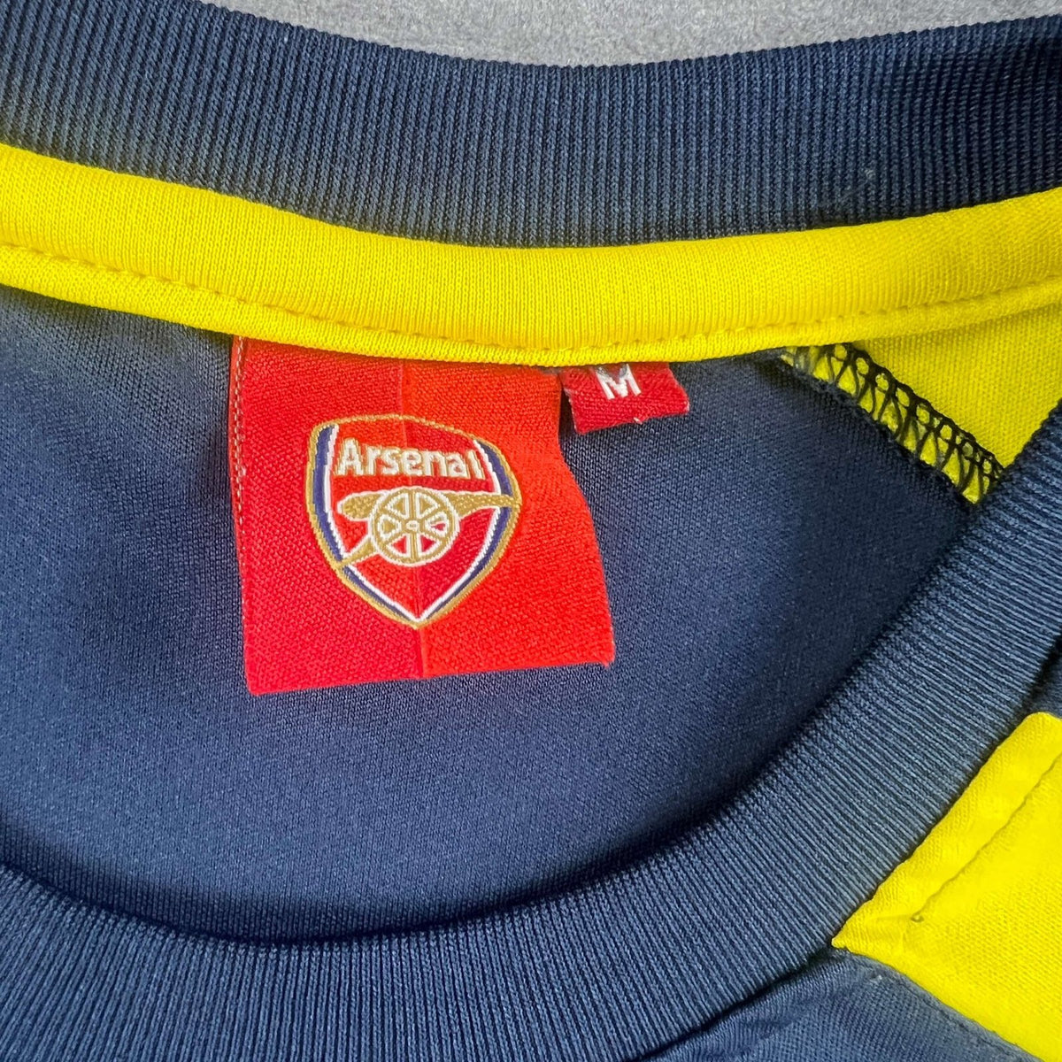 Arsenal training football shirt size M