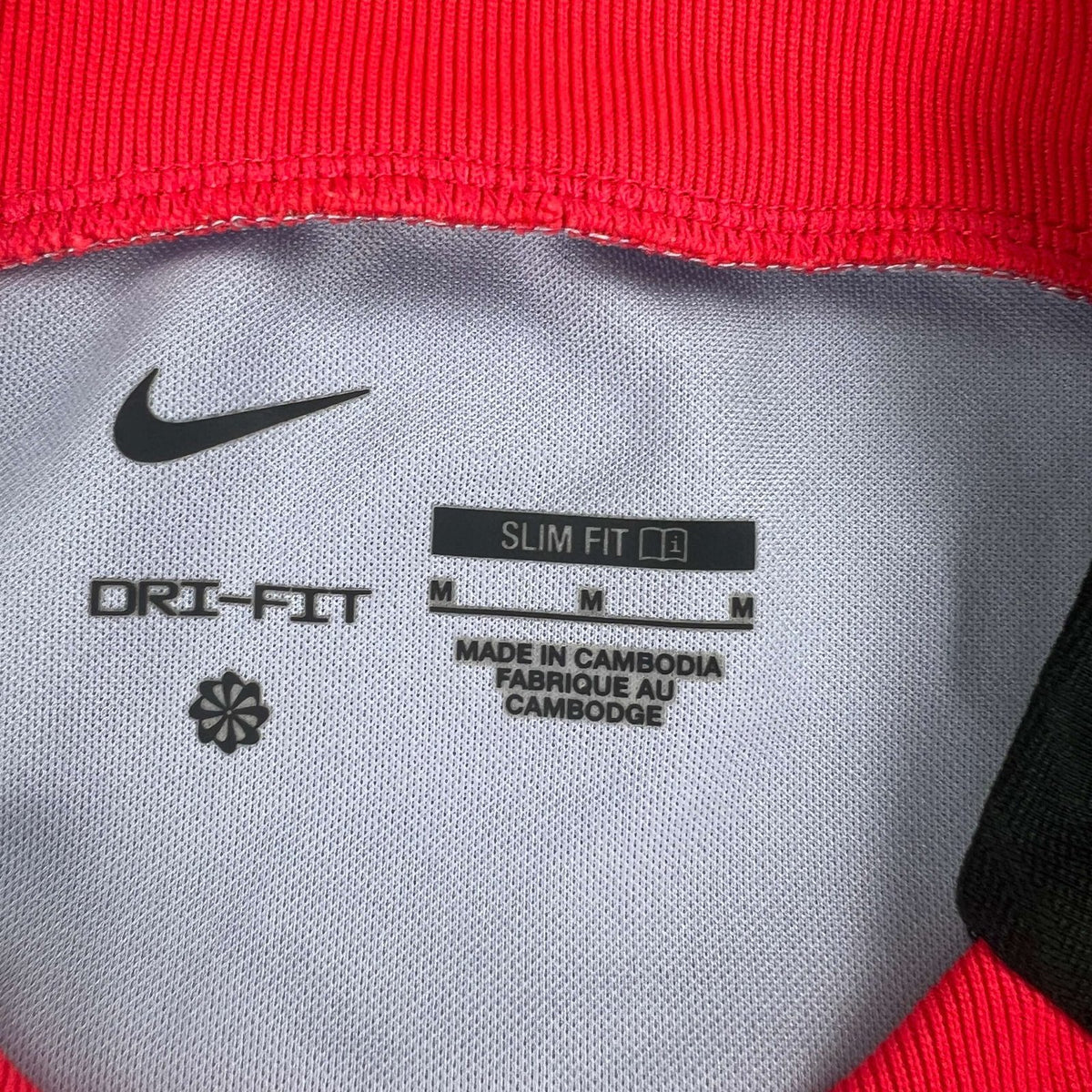 Liverpool 2022-23 Nike pre-match training football shirt size M