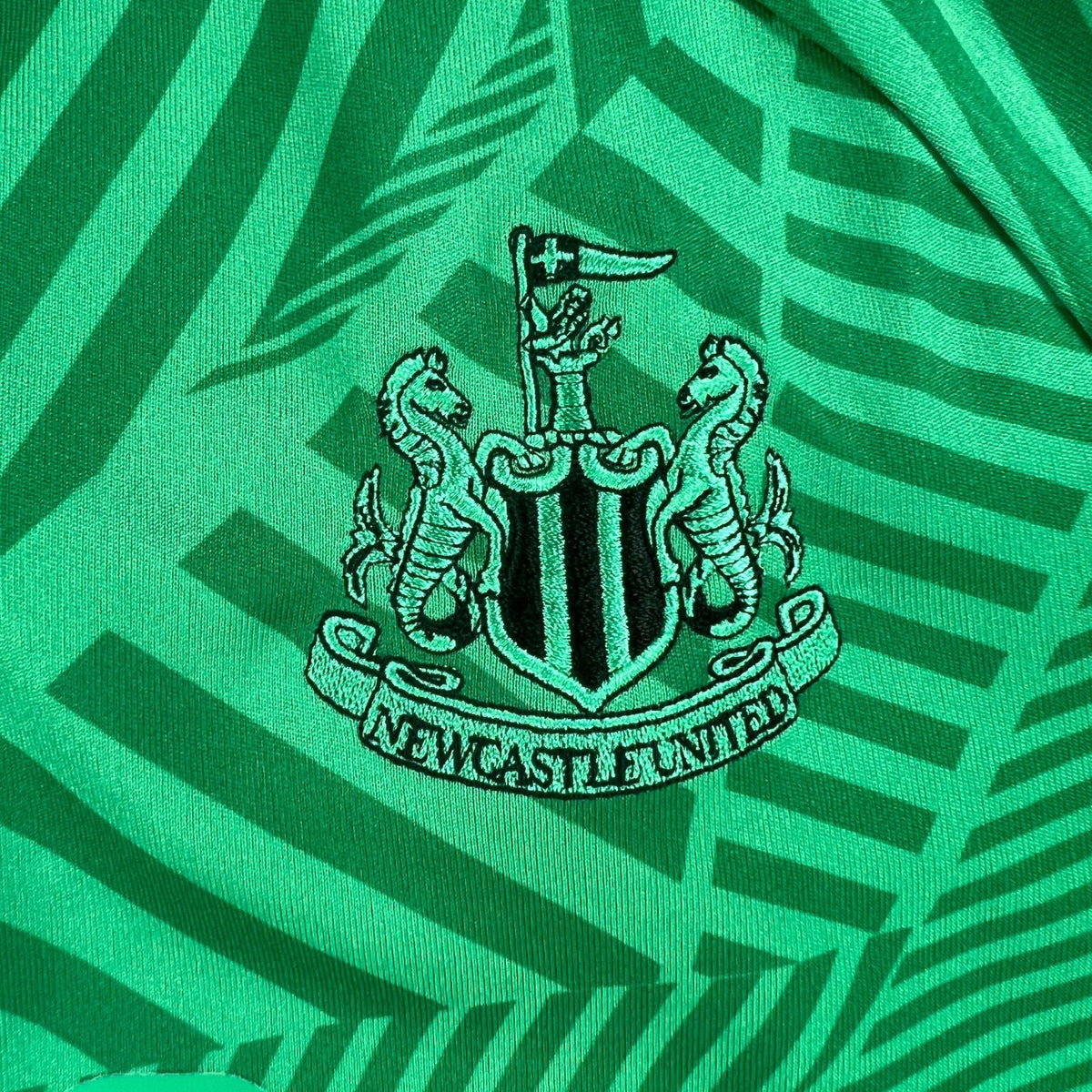Newcastle United 2023-24 Castore away football shirt size S