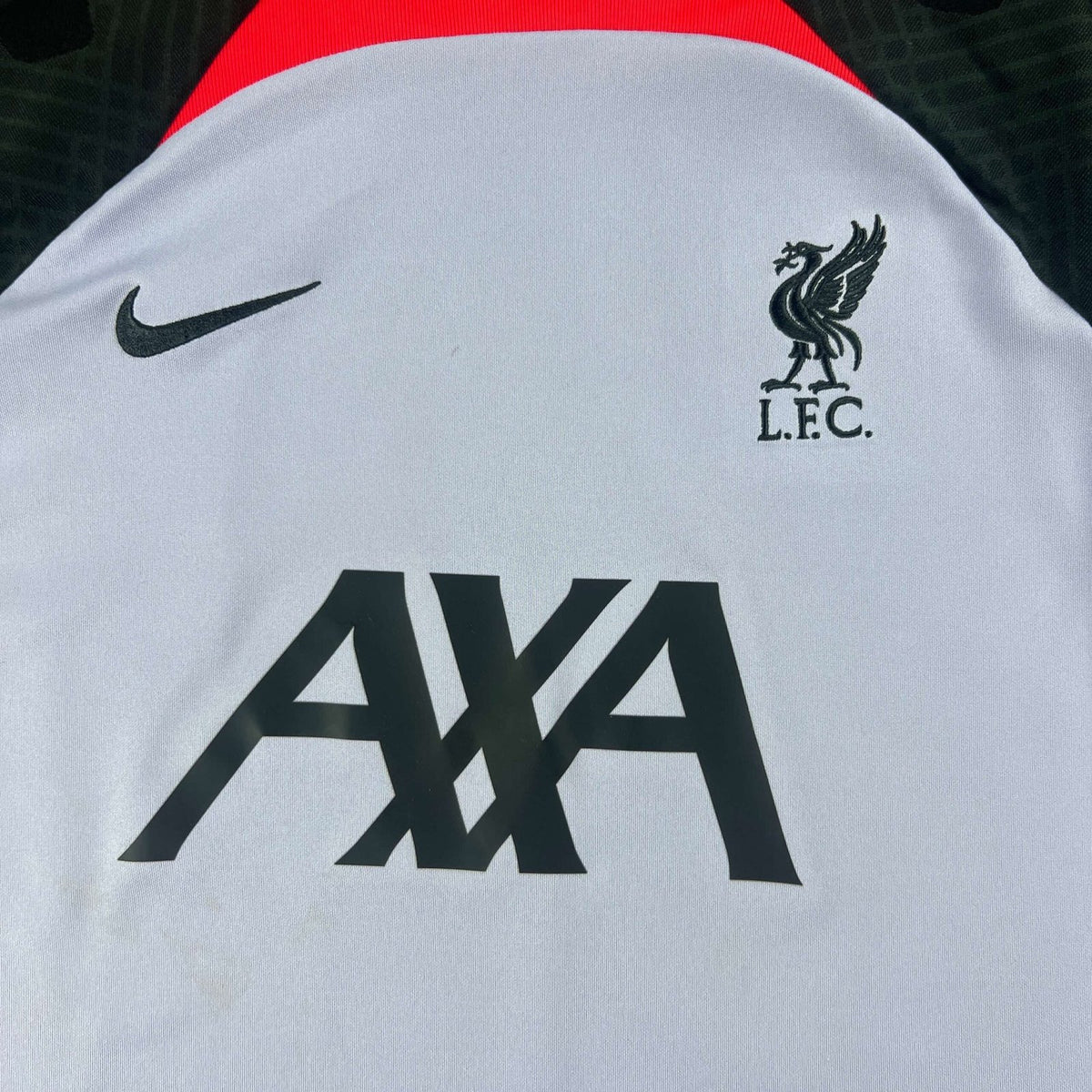 Liverpool 2022-23 Nike pre-match training football shirt size M