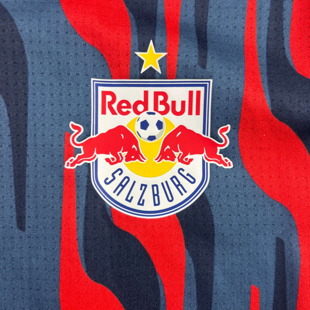 Red Bull Salzburg 2024-25 Puma pre-match training foci mez S-es