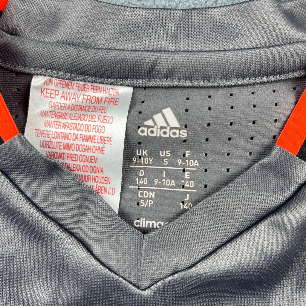 Bayern München 2016-17 Adidas training football shirt size 140