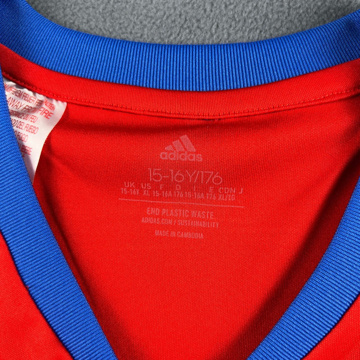 Bayern München 2022-23 Adidas training foci mez gyerek XL-es