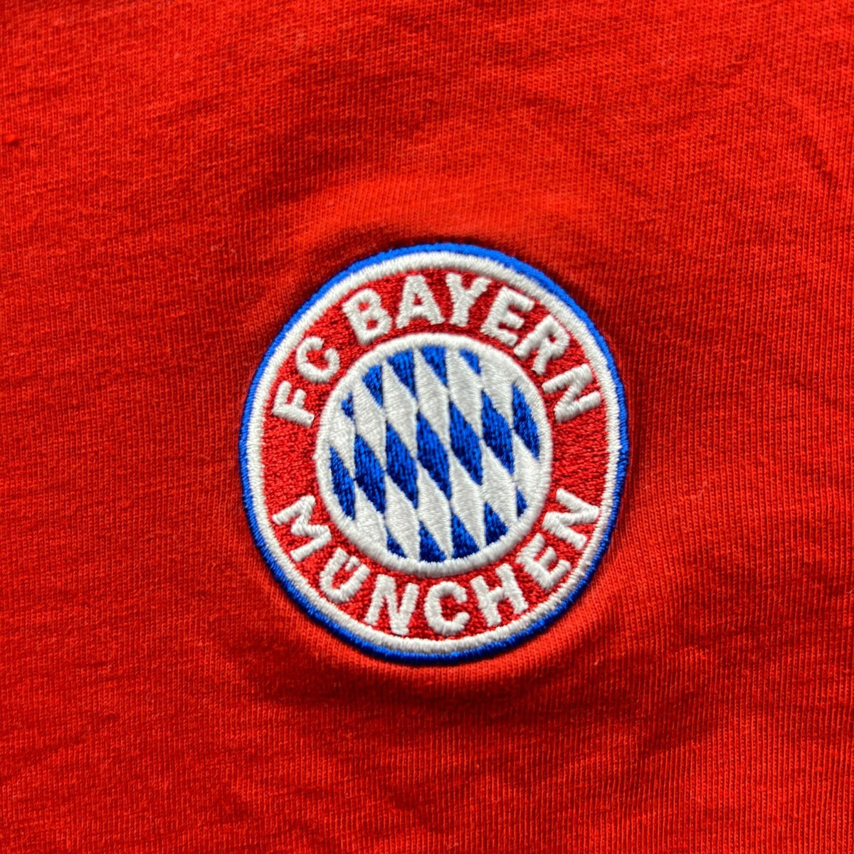 Bayern München 2022 Adidas póló gyerek 140-es